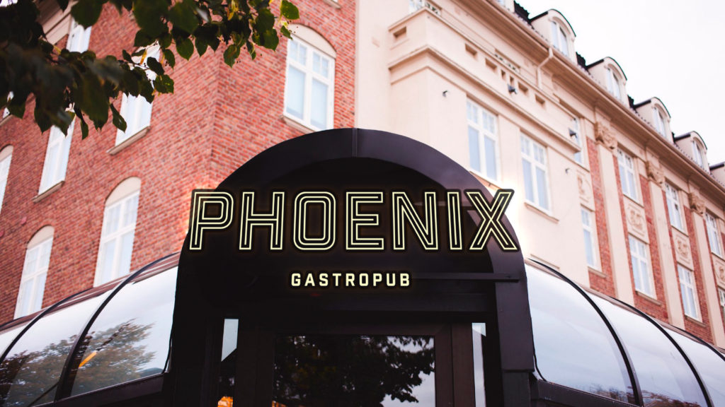 Velkommen til Phoenix – Trondheims nye gastropub! Skilting over Inngangspartiet.